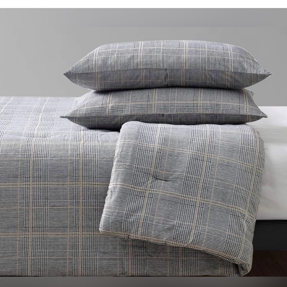 NWT king size duvet with 2 king size pillow shams - Picture 2 of 6